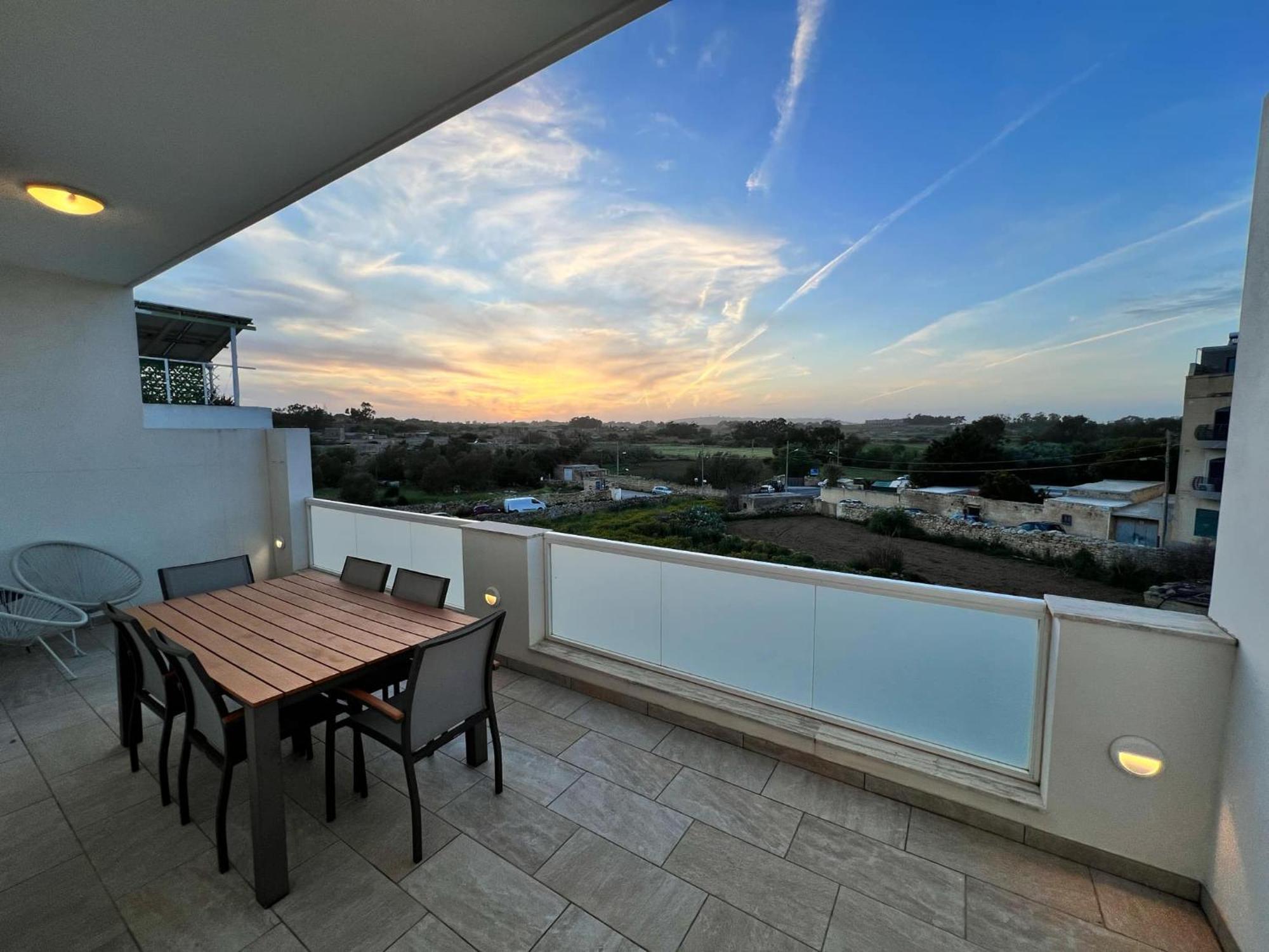 Carousel Apartments Qrendi Bagian luar foto