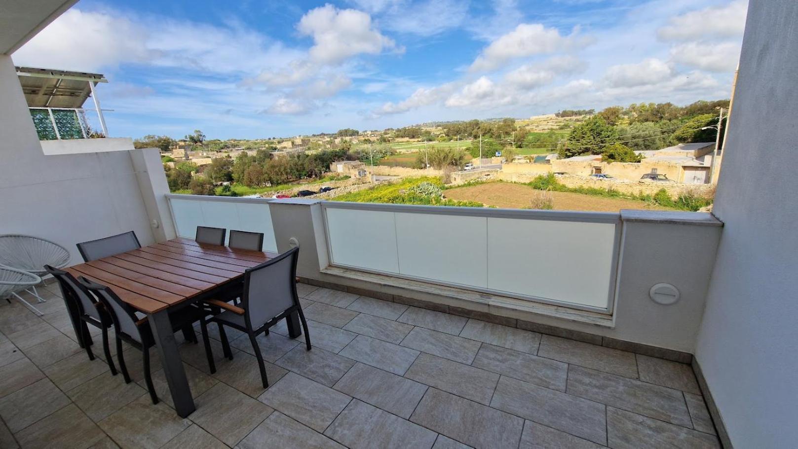 Carousel Apartments Qrendi Bagian luar foto